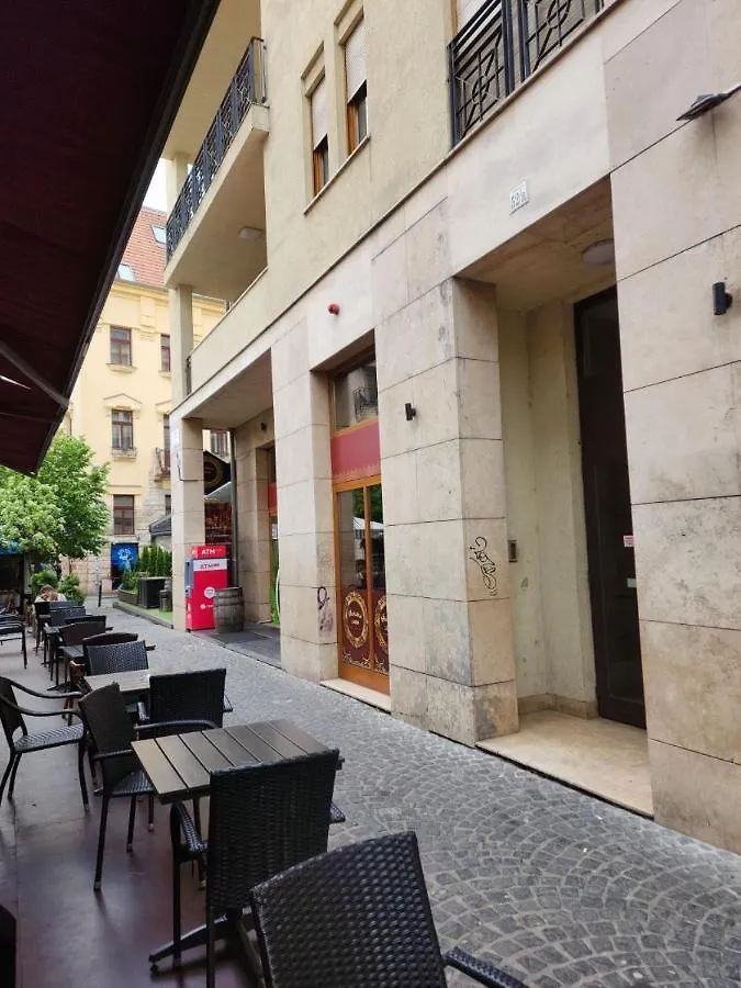 شقة Unique Place In بودابست 0*,  المجر