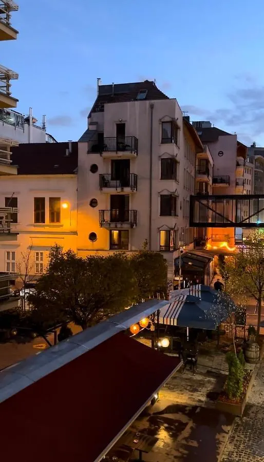 Unique Place In Budapest Lägenhet