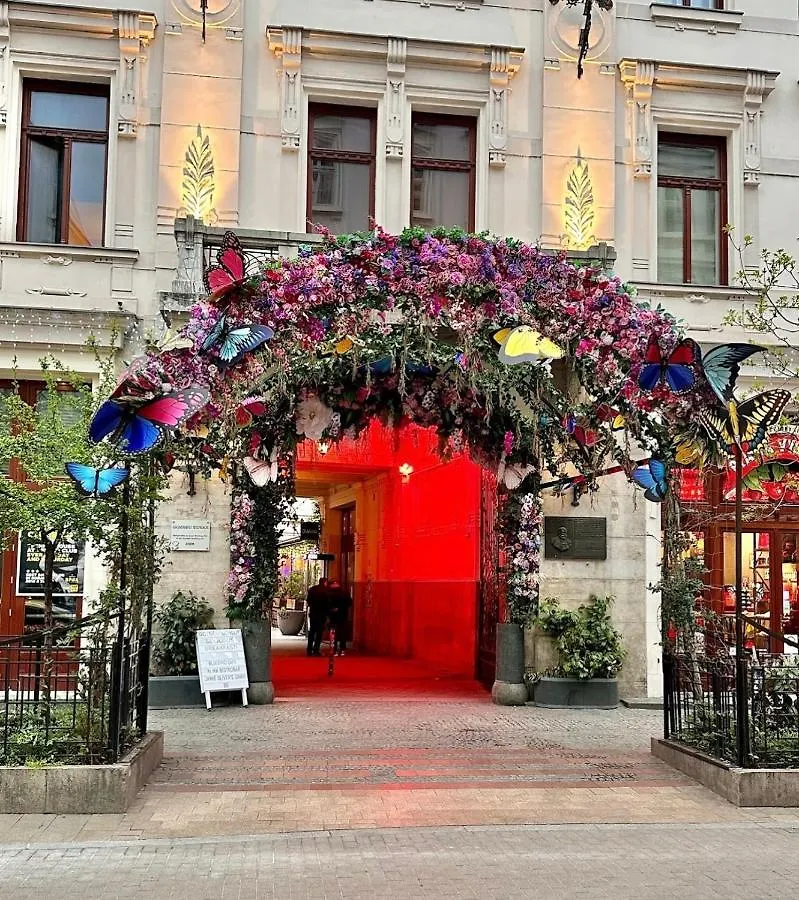 Unique Place In Budapest Lägenhet